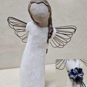 ❤️ Willow Tree Angel of Kindness Figurine with Flowers